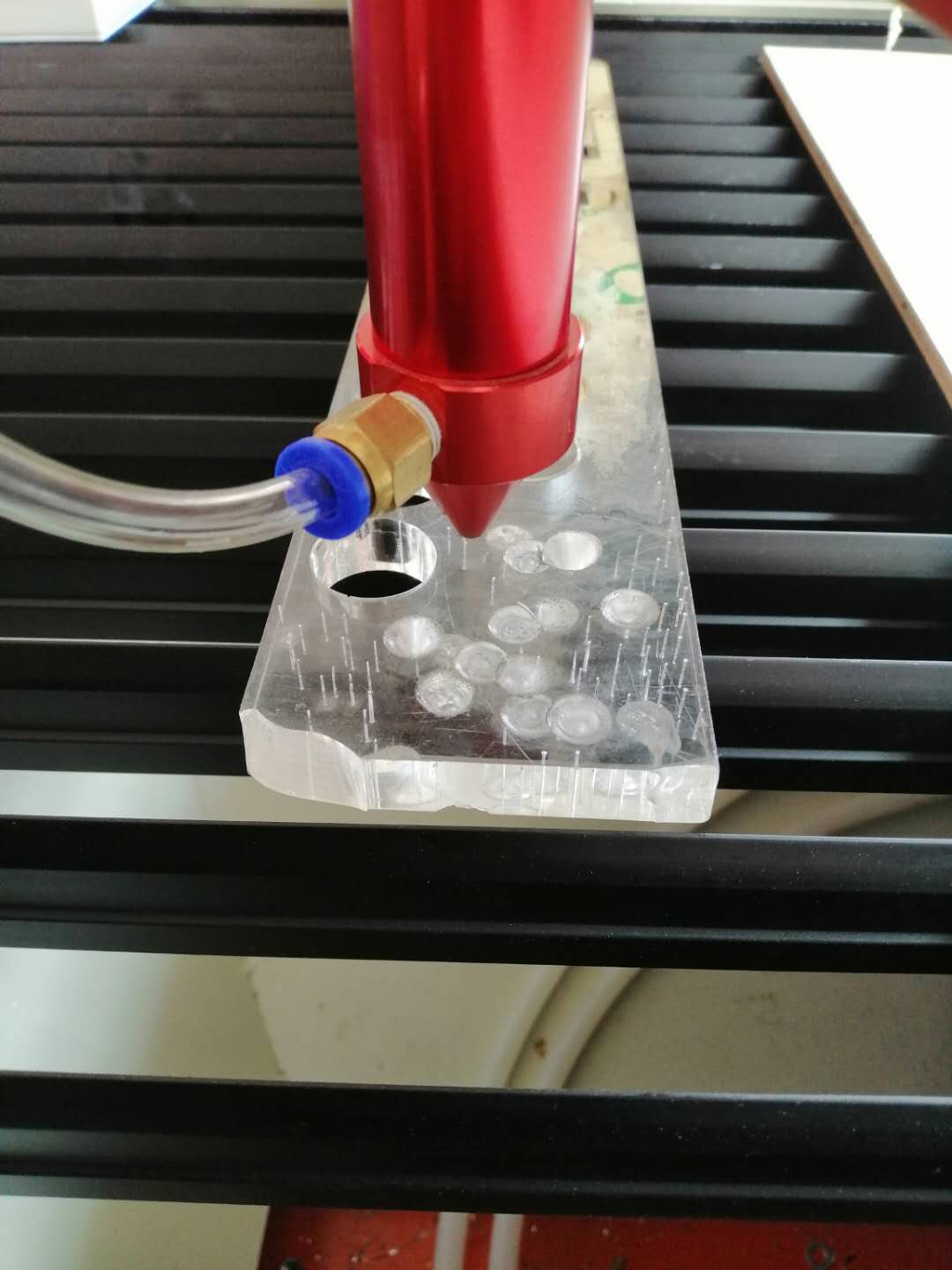 亞加力激光切割雕刻機(jī)有哪些機(jī)型規(guī)格！