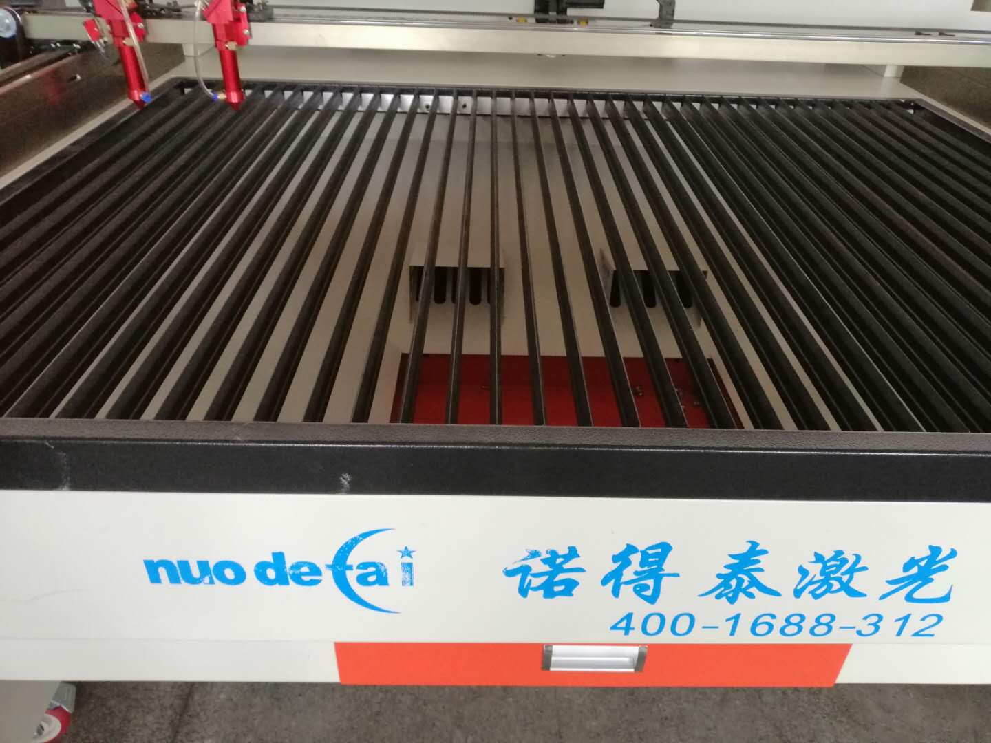 多數(shù)亞克力材料還是要用這款激光切割機(jī)設(shè)備切割！