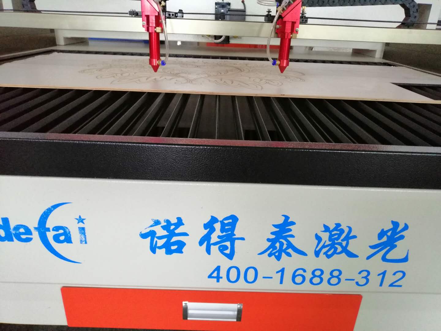 買一臺小型激光切割機質(zhì)量價格比較好的生產(chǎn)廠家合算一些？