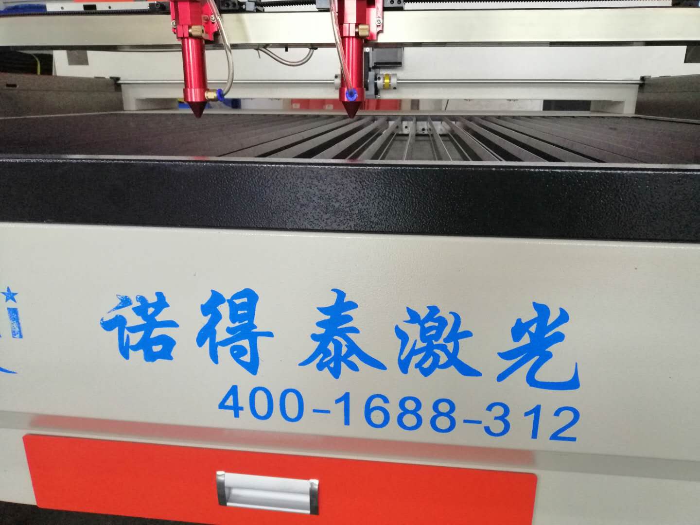 非金屬激光機(jī)把功率加大可以切割金屬材料嗎？