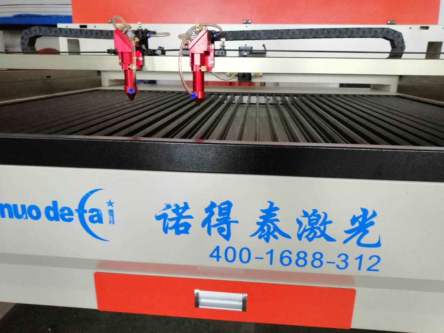 為什么布料激光切割機(jī)在切割的時(shí)候煙霧很大是什么原因？