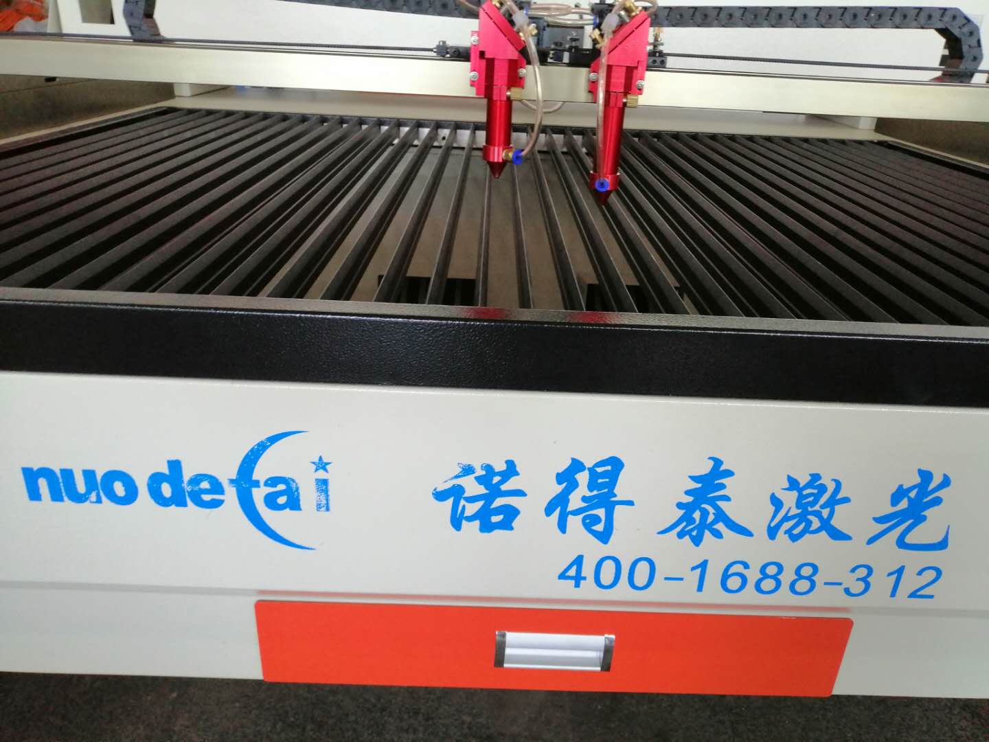 服裝面料鏤空用于激光切割機(jī)加工具有哪些的優(yōu)點(diǎn)？