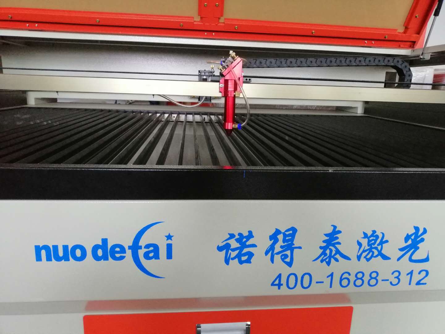 布料激光切割機(jī)該如何選擇，廠家為你提供售前指導(dǎo)