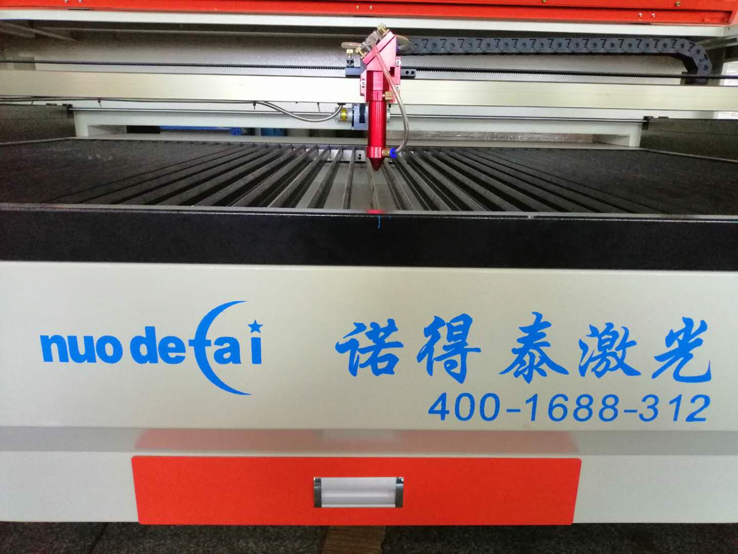 亞克力與布料兩種材料應(yīng)用于激光切割機(jī)有什么區(qū)別？