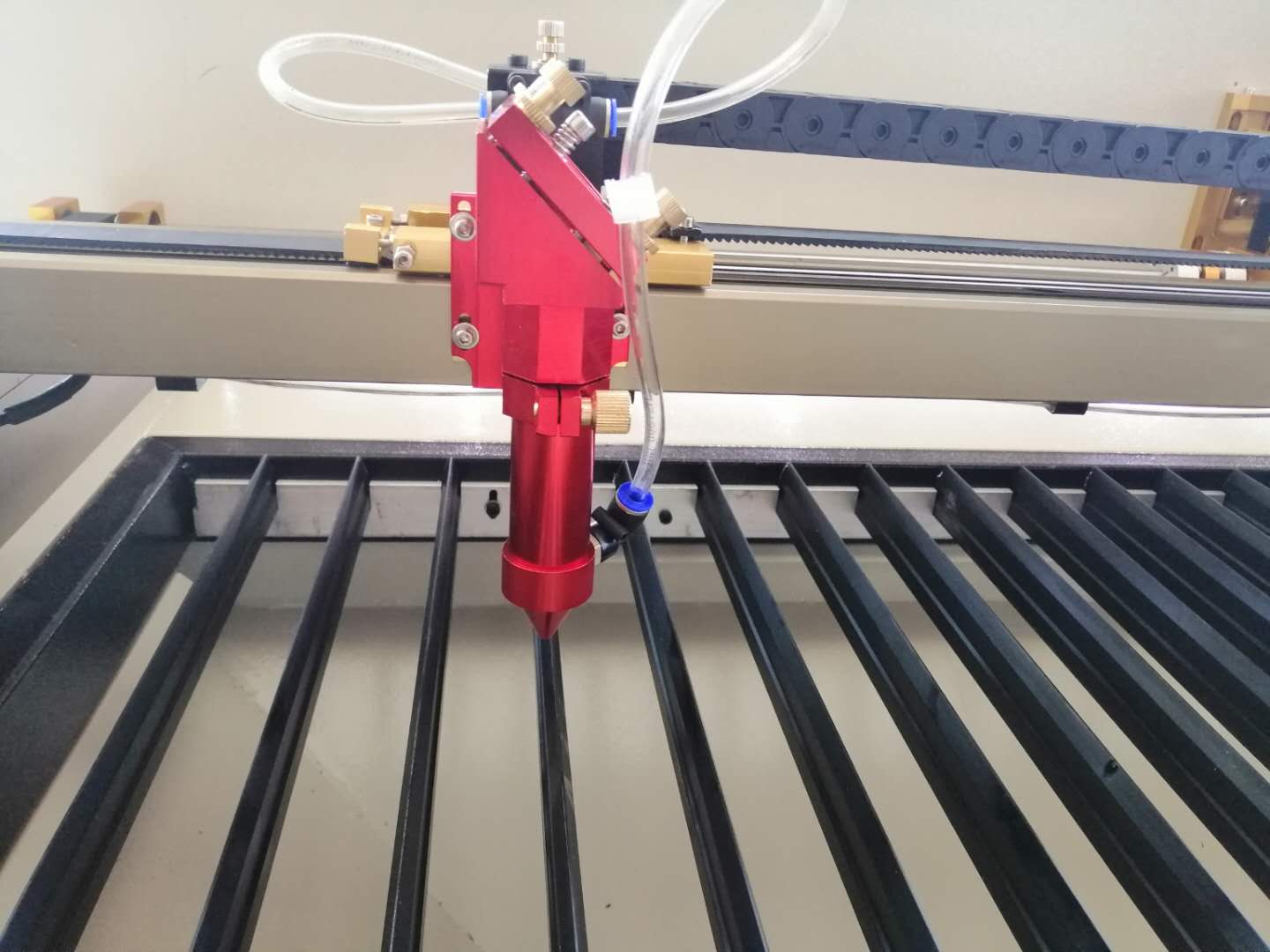 作為一名激光切割機操作技術人員應該懂哪些具備的知識。