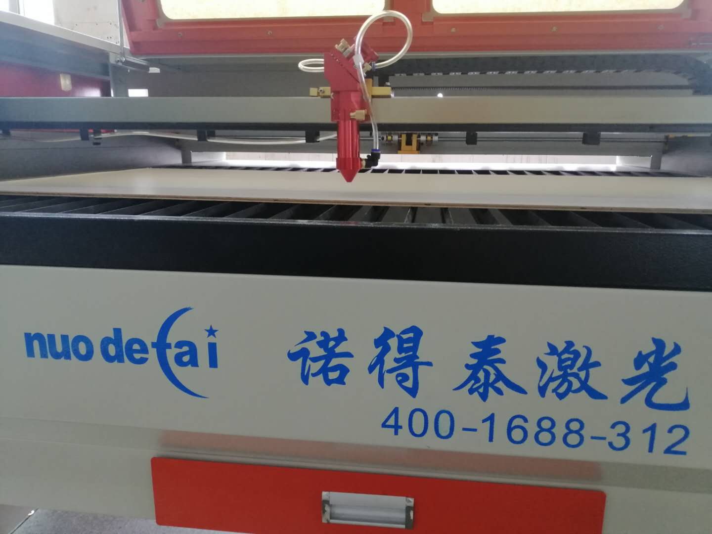 廣告行業(yè)用亞克力激光切割機加工的特點在哪里？