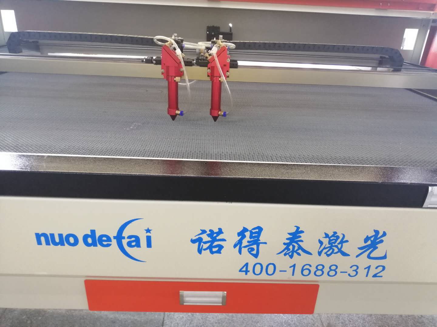 1812雙頭互移激光切割機(jī)適合毛絨玩具裁剪！
