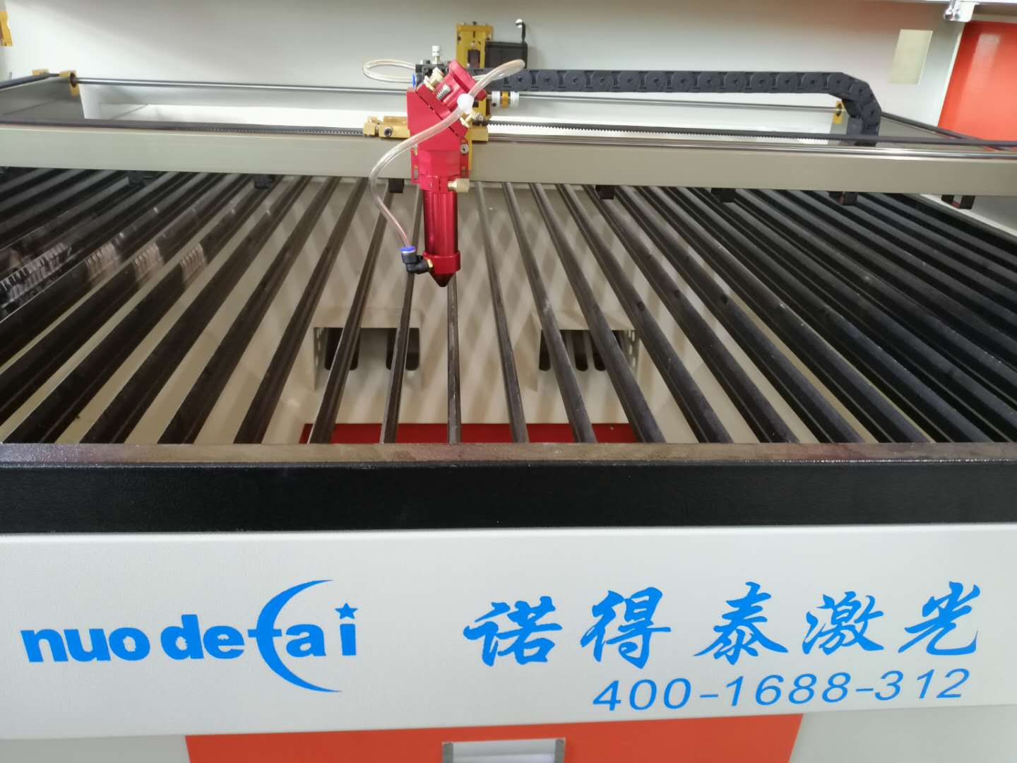想開(kāi)一家亞克力激光切割機(jī)代加工店需要投資多少錢(qián)？