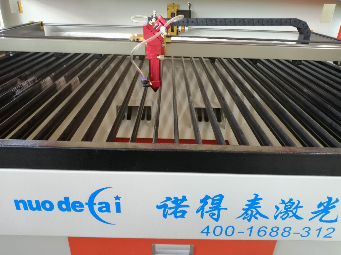 亞克力加工為什么都在使用激光切割機(jī)，優(yōu)勢(shì)體現(xiàn)在哪些方面？